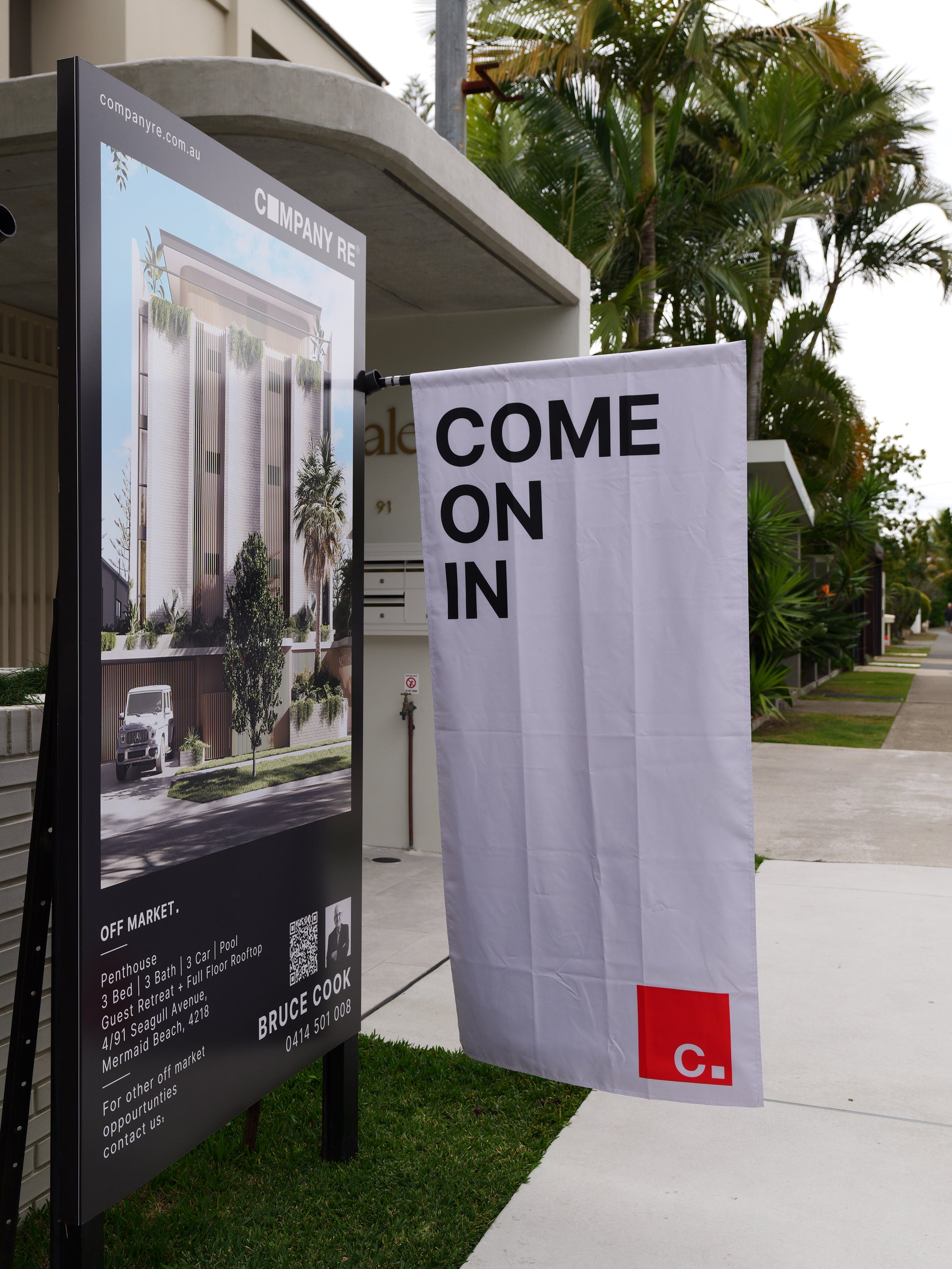 Double Sided Signbaord Flag with Pole